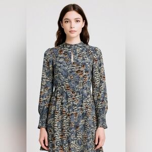 Zara Basic Floral Dress size Large, keyhole on the front,long zipper on the back